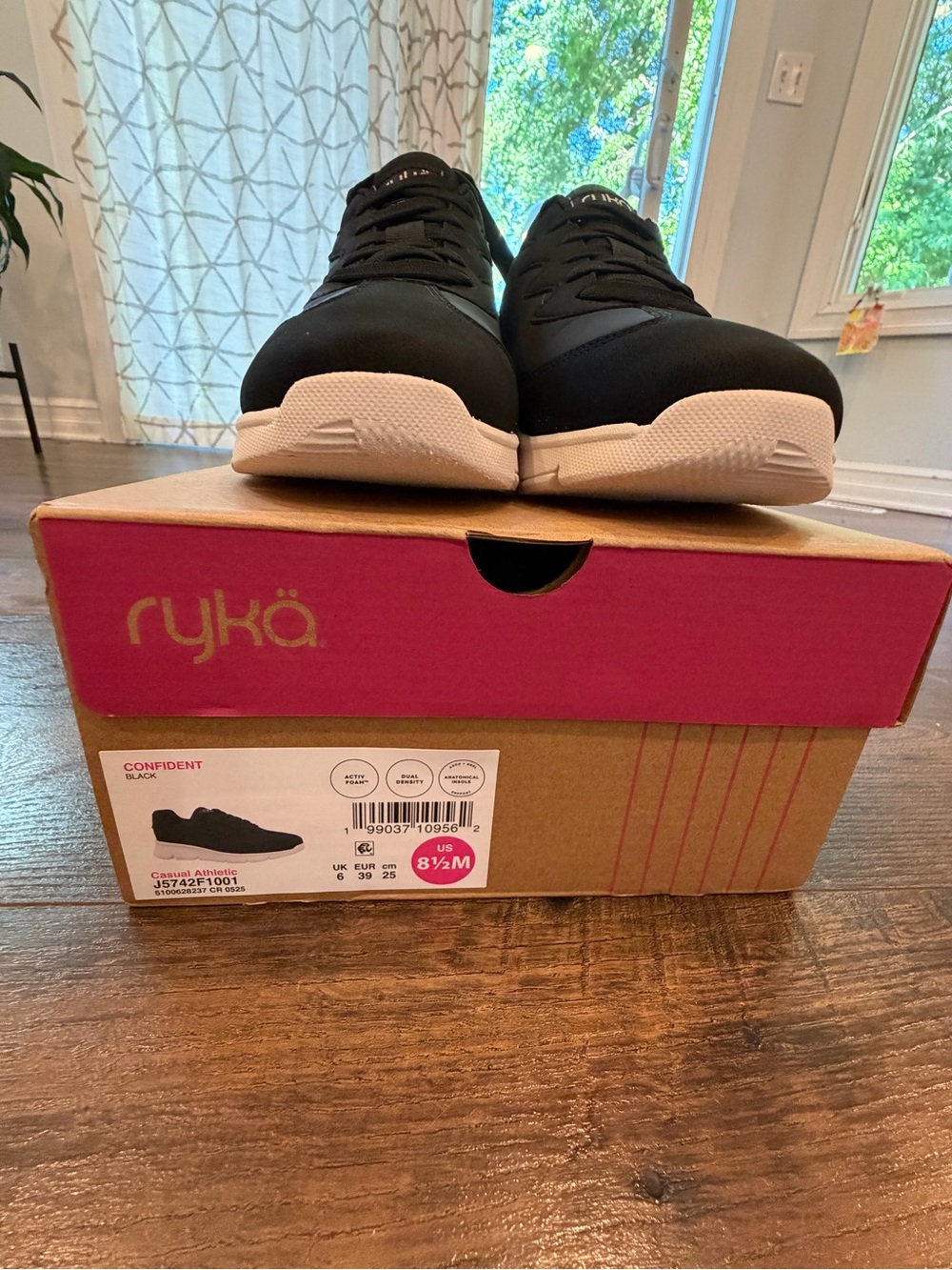 New in box Ryka Black and White confident lace up Women’s Sneakers size 81/2. - Picture 5 of 6